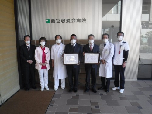 西宮敬愛会病院に大阪広域生コンクリート協同組合と協力のうえ、防護服を寄贈