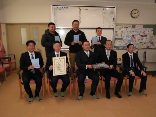 神戸の漁業を知ってもらおうと、地元小学生に「しらす」を寄贈