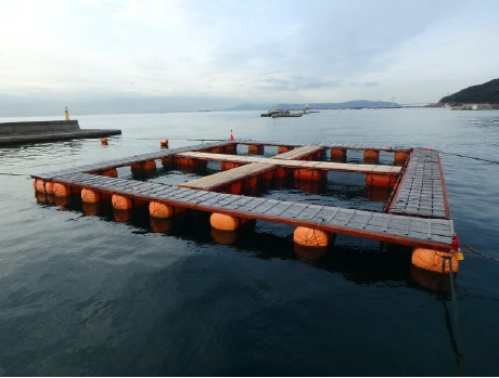 神戸市漁業協同組合にいけすを寄贈